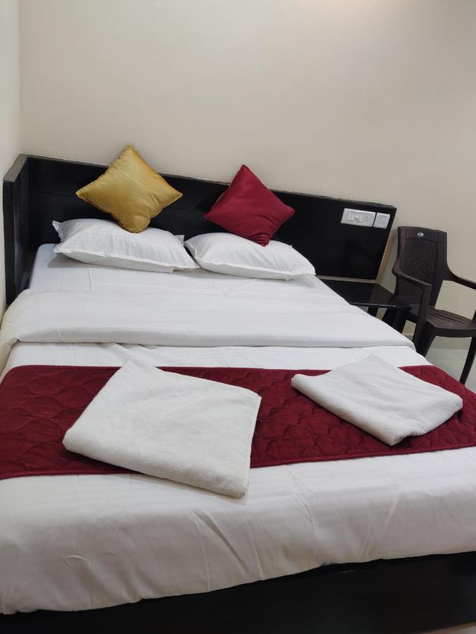 Sri Vignesh Residency Hotel